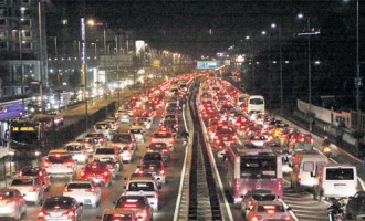 İstanbul Trafiğinde sıradan iki saat