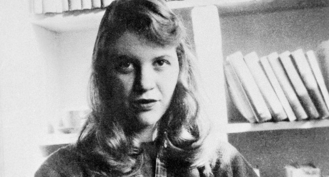 İntiharın Peşini Bırakmadığı Yazar: Sylvia Plath