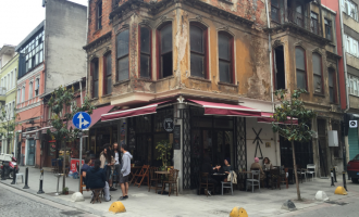 Yeldeğirmeni’ndeki “Nezih” İki Balkon