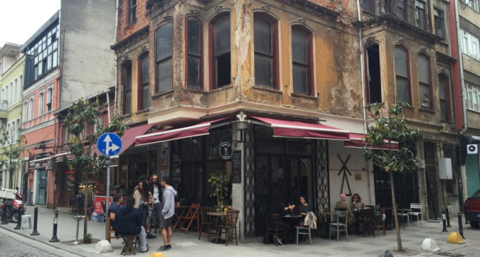 Yeldeğirmeni’ndeki “Nezih” İki Balkon