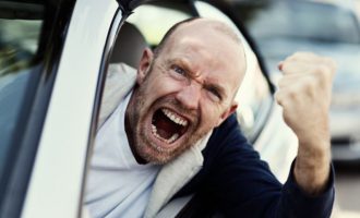 10 Maddede Sakin Araç Kullanma Rehberi