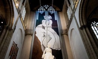 Kilise Mihrabında Marilyn Monroe