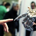 ANNECİĞİM, ROBOTLAR GELİYOR !